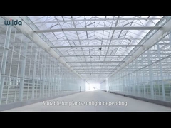 Части металлического каркаса стеклянной теплицы